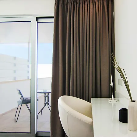 Phaedrus Living: Luxury Suite Nicosia 502 Exterior photo