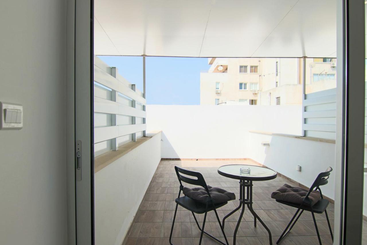 Apartment Phaedrus Living: Luxury 502