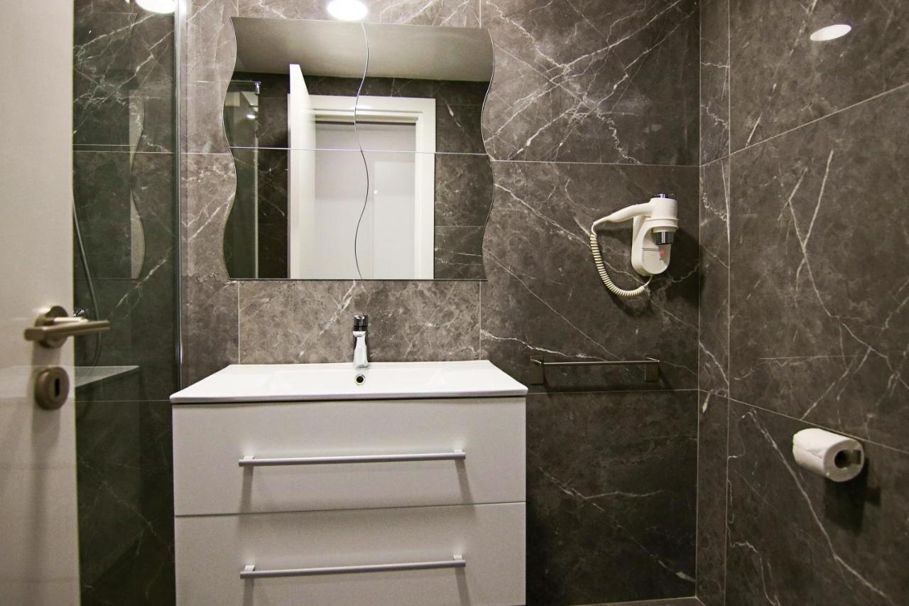 Phaedrus Living: Luxury 502