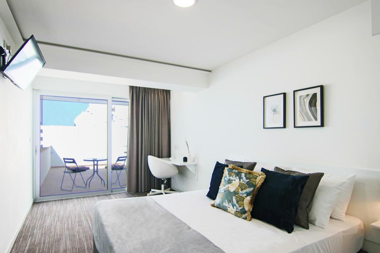 Phaedrus Living: Luxury 502
