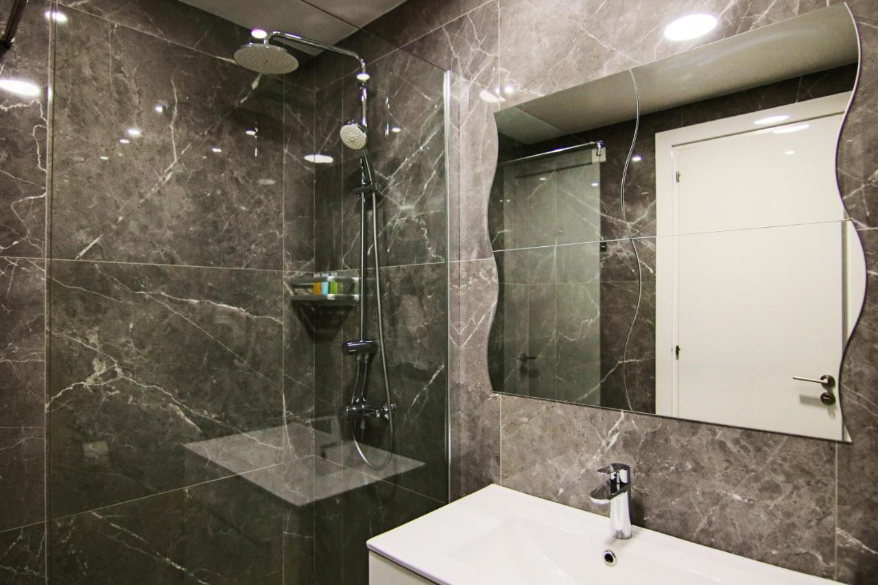 Apartment Phaedrus Living: Luxury 502